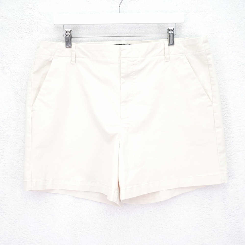 Banana Republic‎ Women's Shorts Cream Authentic Chino -16  38 / 4.5- High Rise